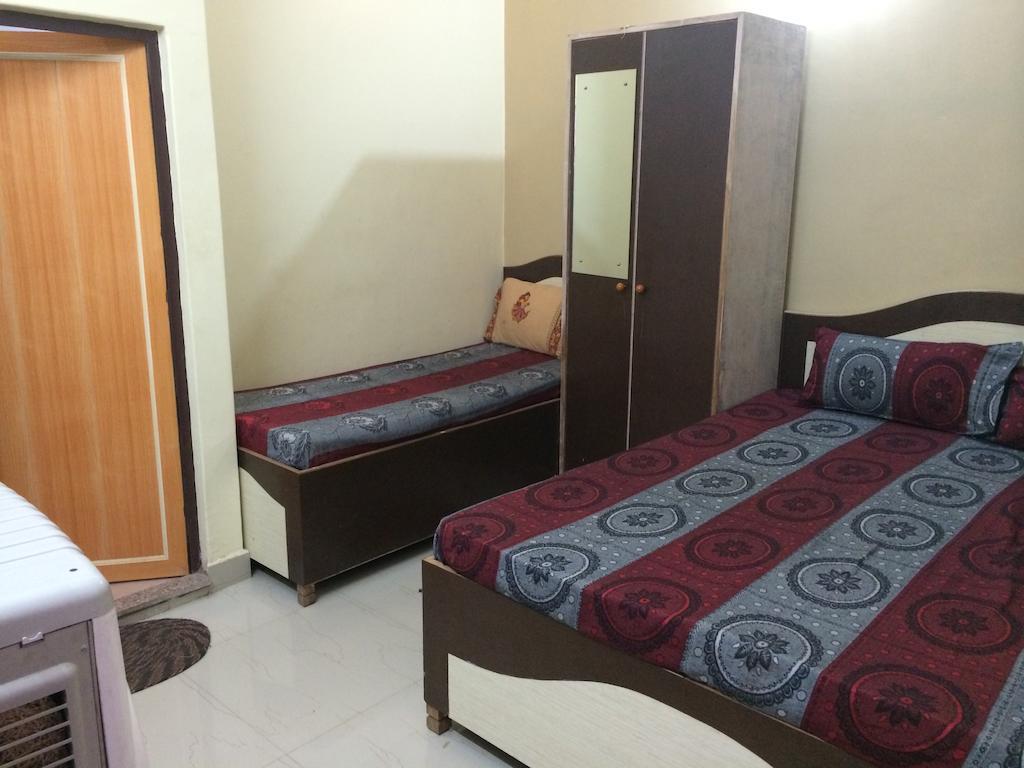 Hotel Pragya International Varanasi Zimmer foto